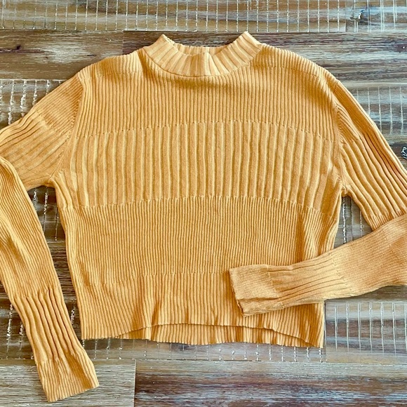 American Eagle Crop Sweater - Picture 2 of 4